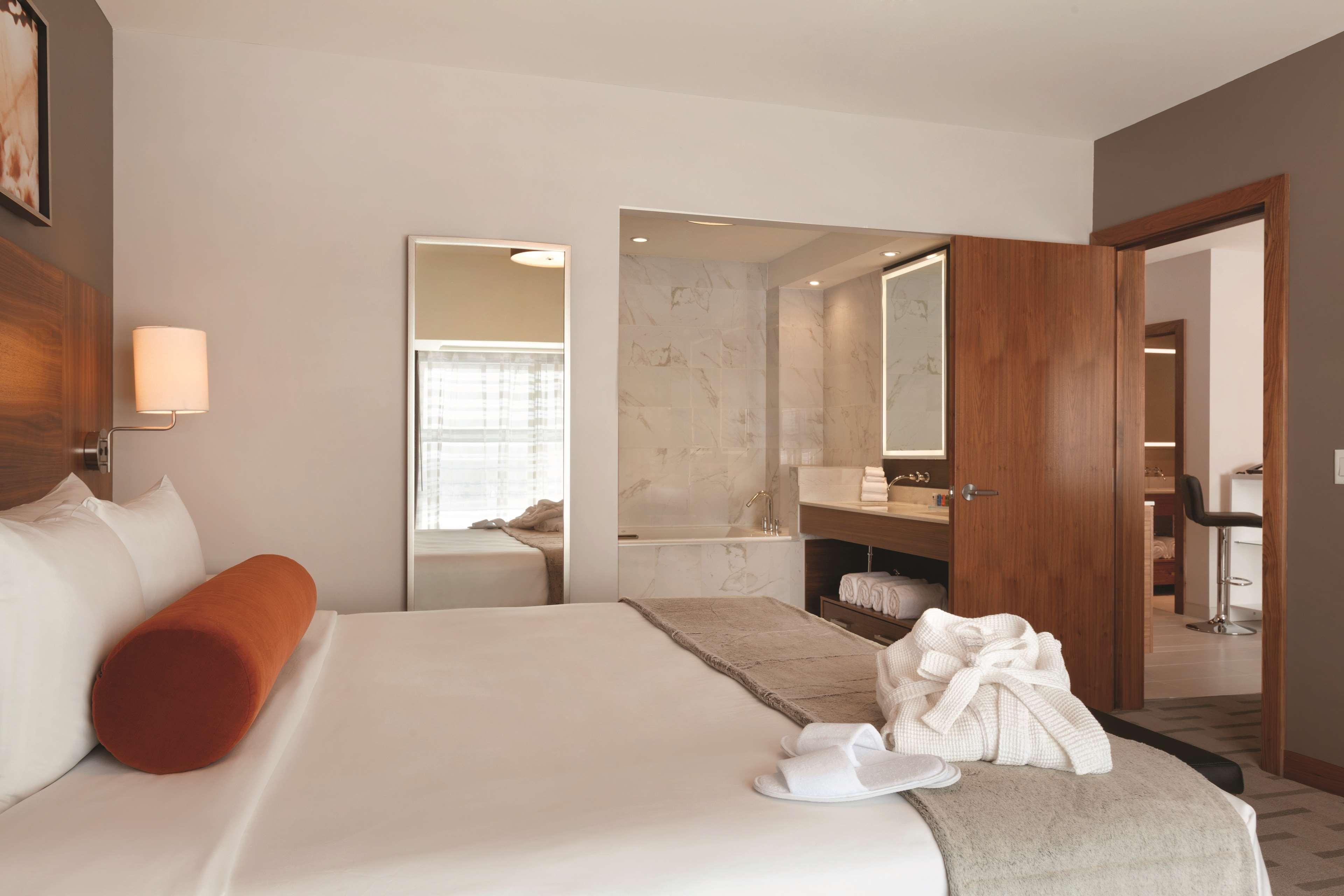 Radisson Hotel & Conference Centre Calgary Airport Ngoại thất bức ảnh