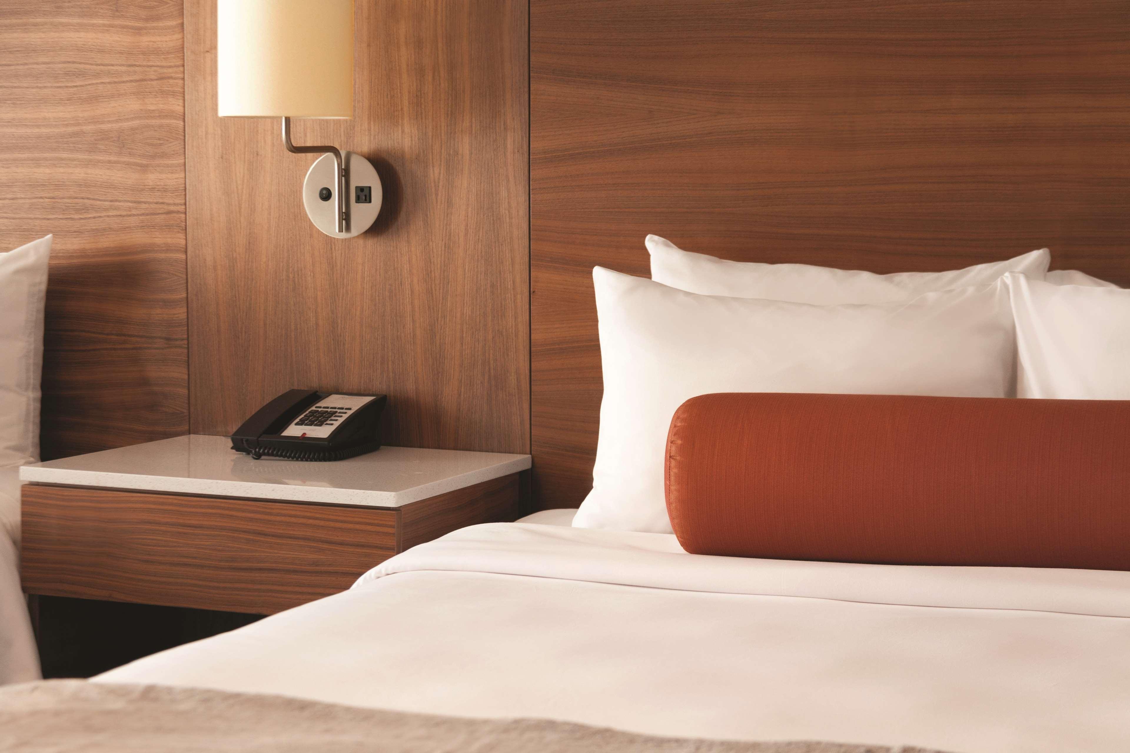 Radisson Hotel & Conference Centre Calgary Airport Ngoại thất bức ảnh