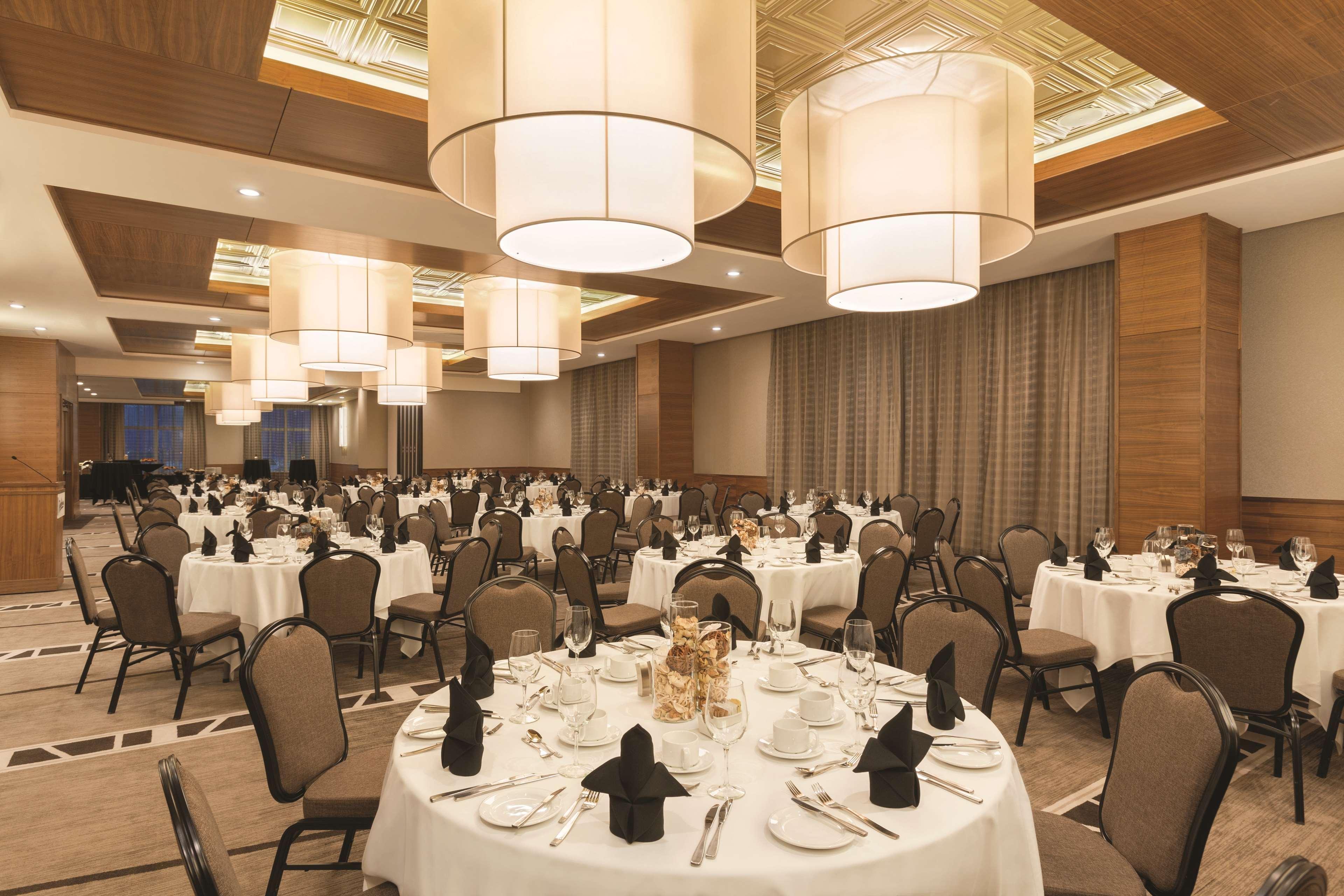 Radisson Hotel & Conference Centre Calgary Airport Ngoại thất bức ảnh
