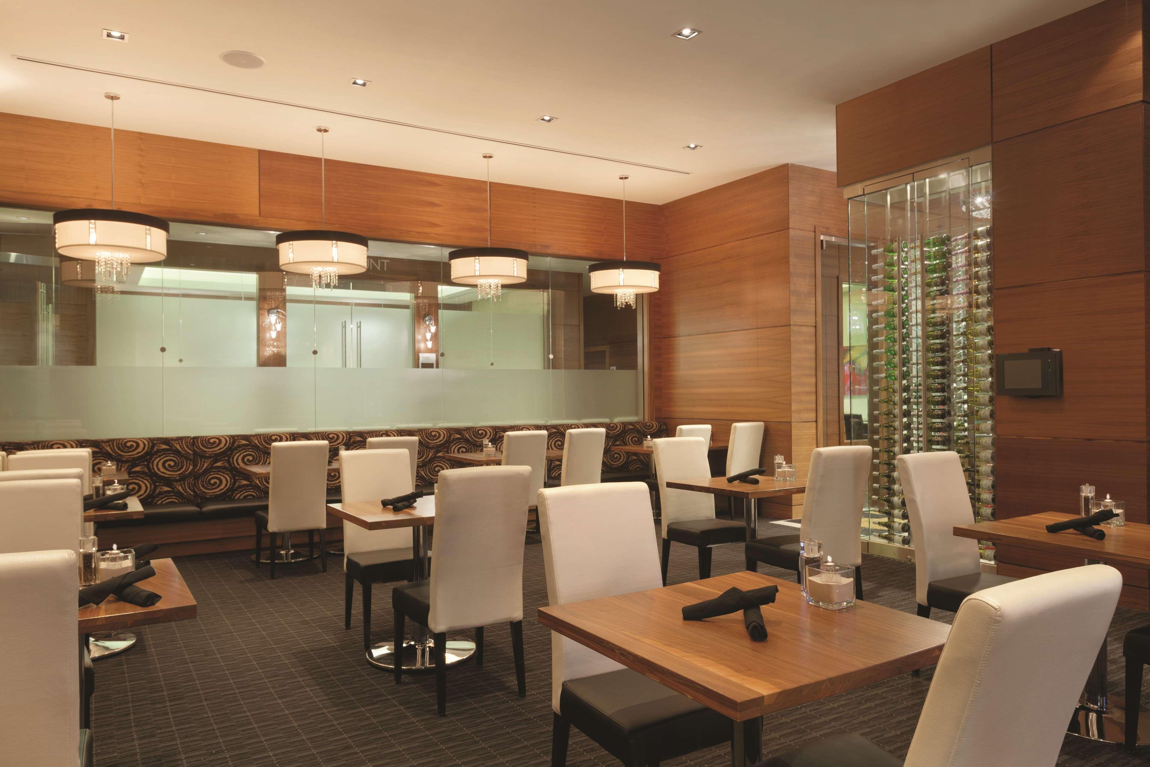 Radisson Hotel & Conference Centre Calgary Airport Ngoại thất bức ảnh