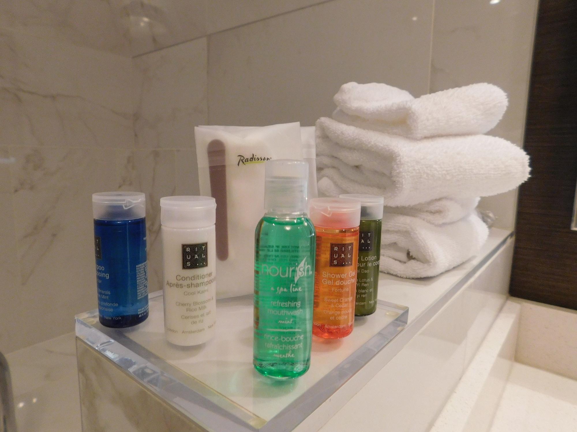 Radisson Hotel & Conference Centre Calgary Airport Ngoại thất bức ảnh