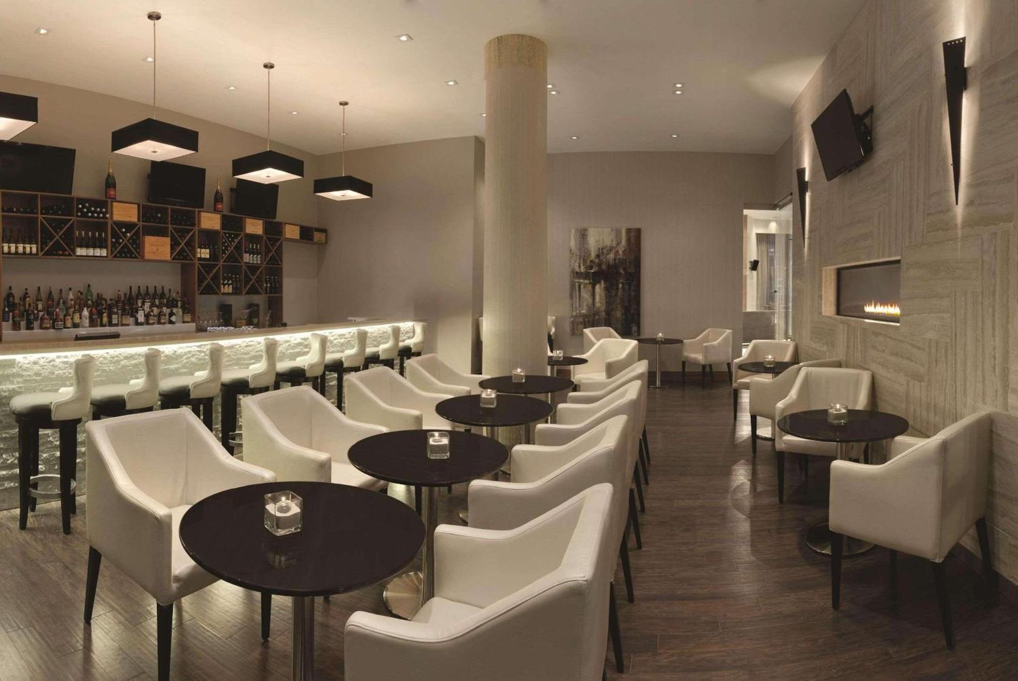 Radisson Hotel & Conference Centre Calgary Airport Ngoại thất bức ảnh