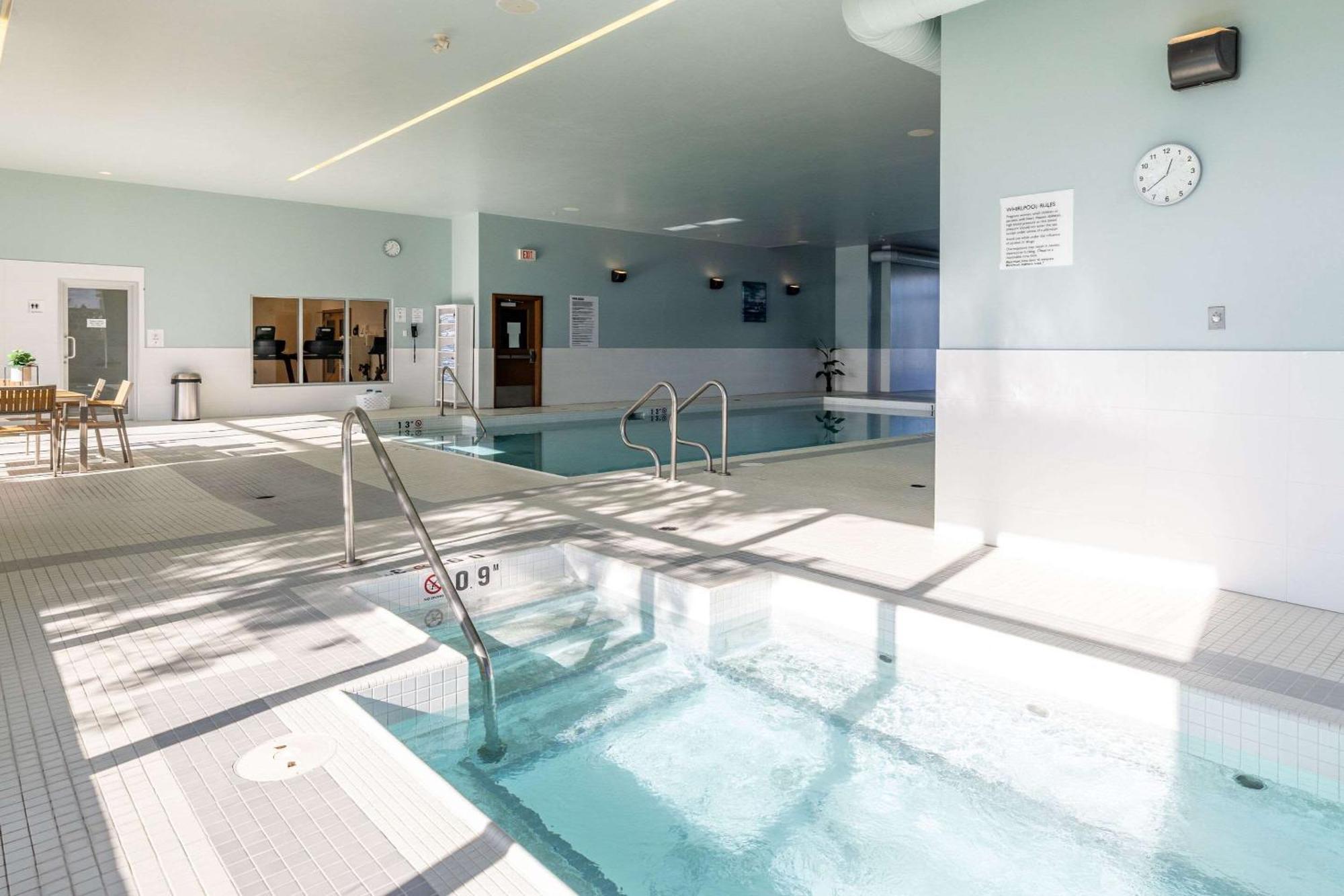 Radisson Hotel & Conference Centre Calgary Airport Ngoại thất bức ảnh