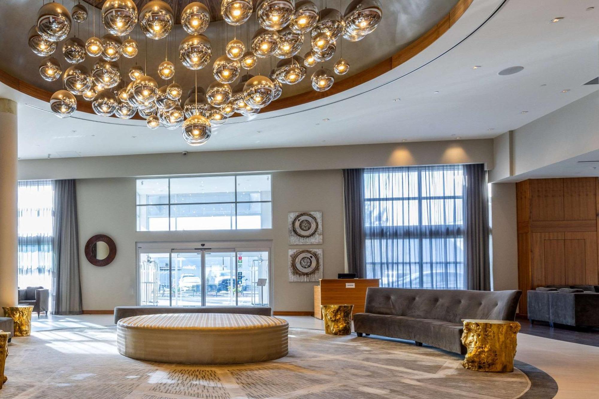 Radisson Hotel & Conference Centre Calgary Airport Ngoại thất bức ảnh