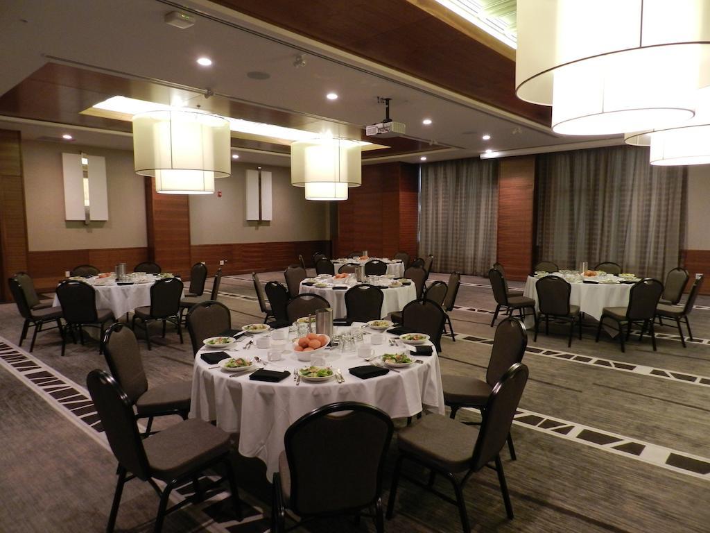 Radisson Hotel & Conference Centre Calgary Airport Ngoại thất bức ảnh