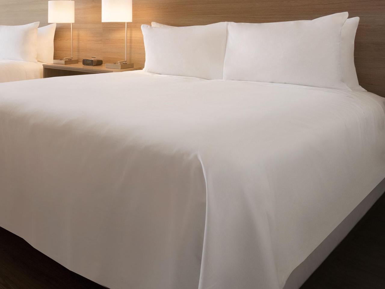 Radisson Hotel & Conference Centre Calgary Airport Ngoại thất bức ảnh